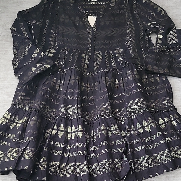 Elan Dresses & Skirts - Elan Black and Gold Geometric Blouse